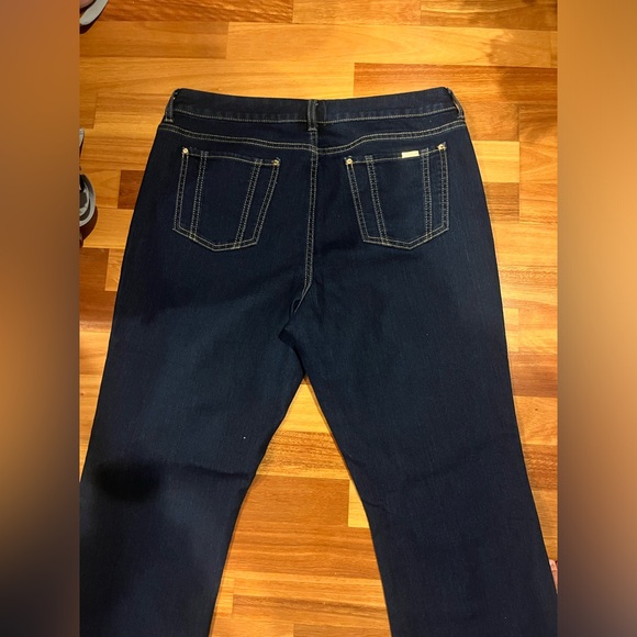 Jeans - Picture 2 of 4